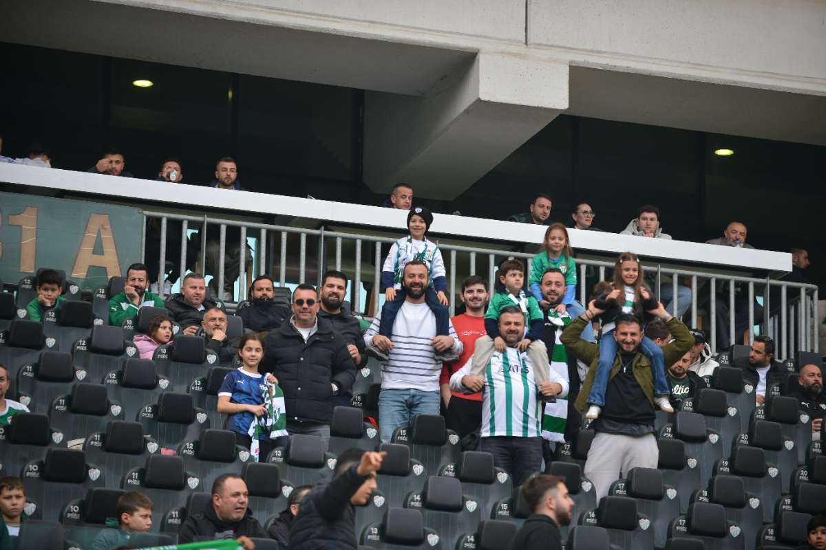 (FOTO GALERİ) BURSASPOR-ERGENE VELİMEŞESPOR MAÇINDAN TARAFTAR FOTOĞRAFLARI