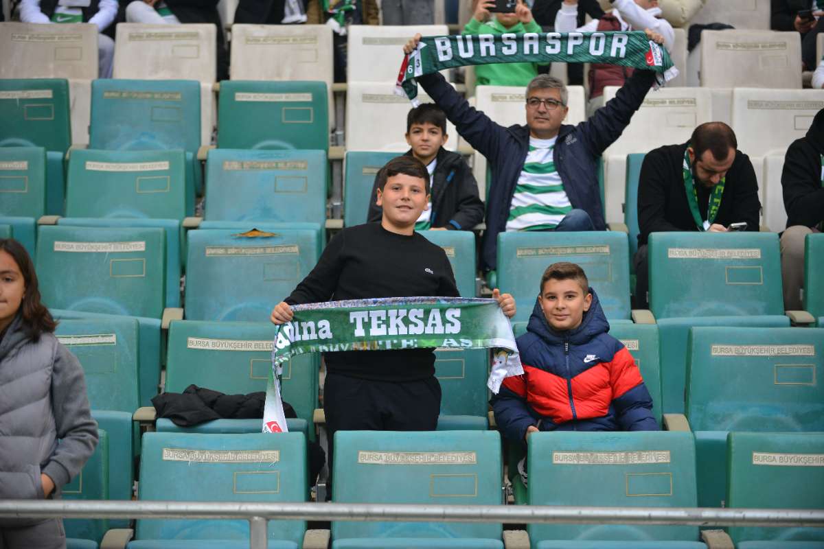 (FOTO GALERİ) BURSASPOR-ERGENE VELİMEŞESPOR MAÇINDAN TARAFTAR FOTOĞRAFLARI