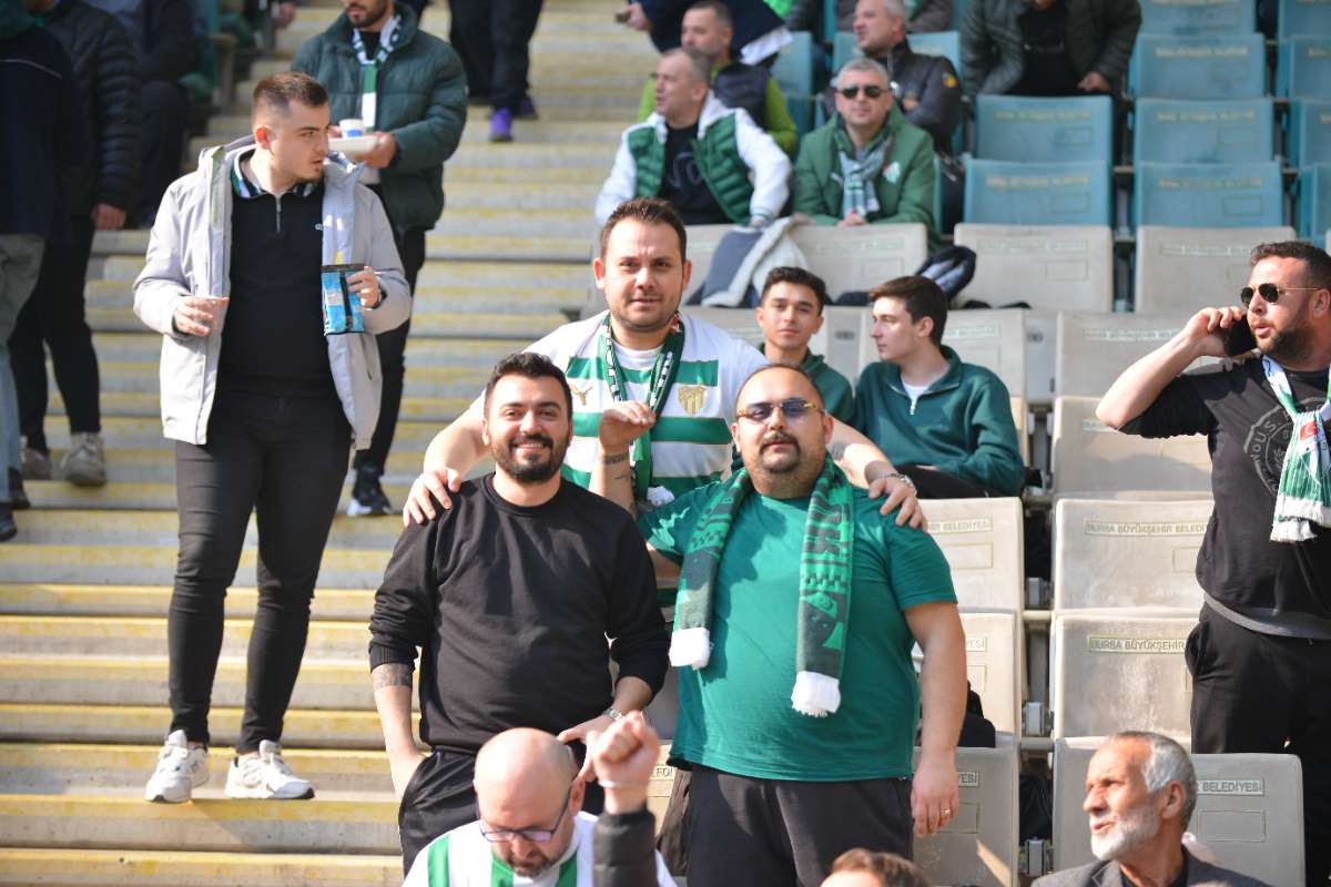 (FOTO GALERİ) BURSASPOR-ERGENE VELİMEŞESPOR MAÇINDAN TARAFTAR FOTOĞRAFLARI