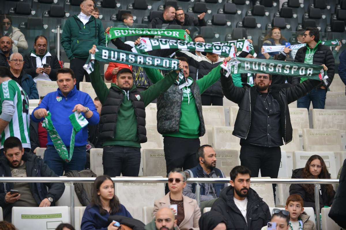 (FOTO GALERİ) BURSASPOR-ERGENE VELİMEŞESPOR MAÇINDAN TARAFTAR FOTOĞRAFLARI