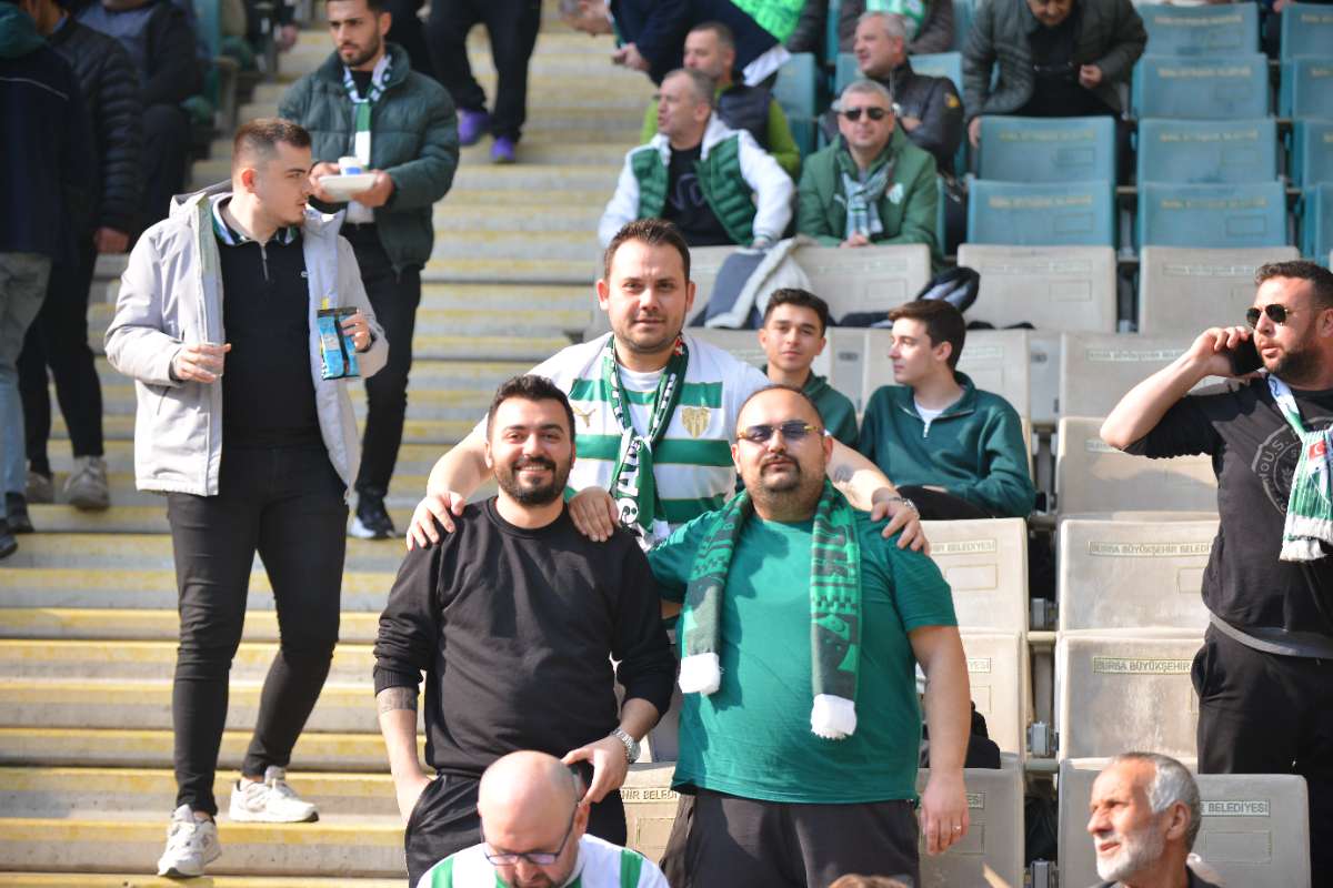 (FOTO GALERİ) BURSASPOR-ERGENE VELİMEŞESPOR MAÇINDAN TARAFTAR FOTOĞRAFLARI