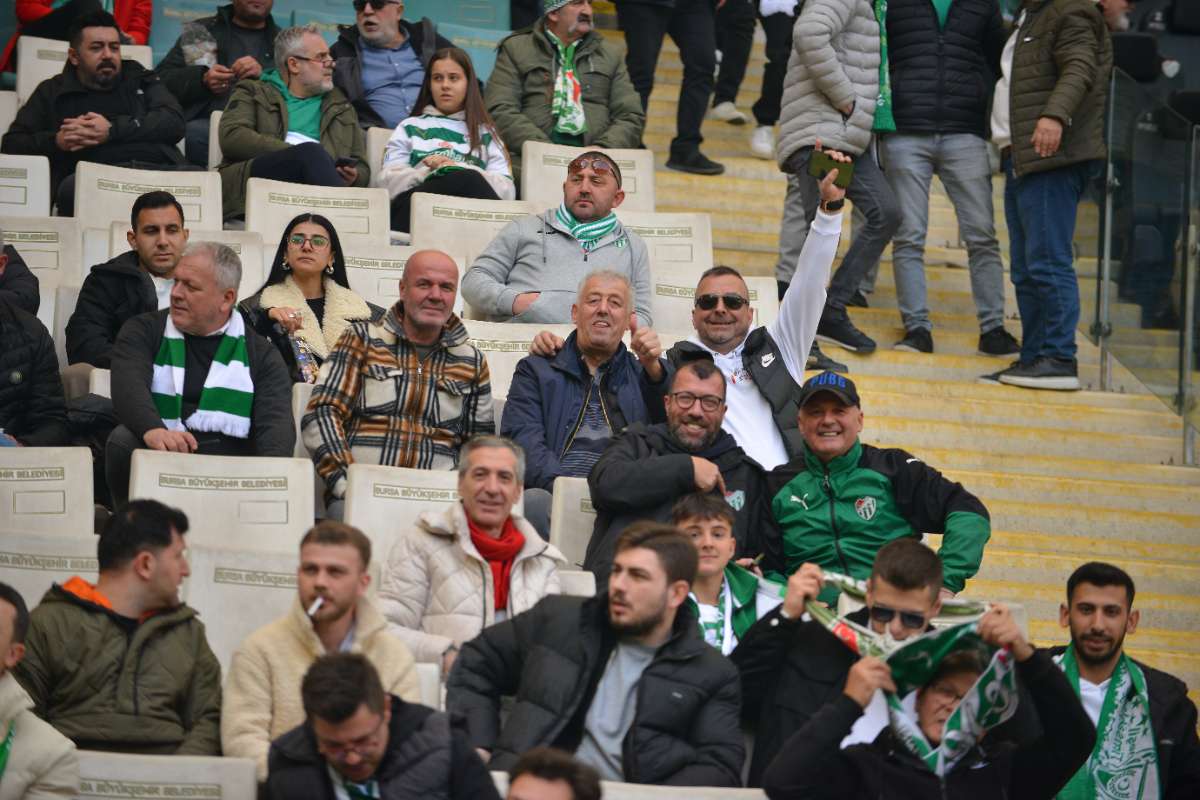 (FOTO GALERİ) BURSASPOR-ERGENE VELİMEŞESPOR MAÇINDAN TARAFTAR FOTOĞRAFLARI