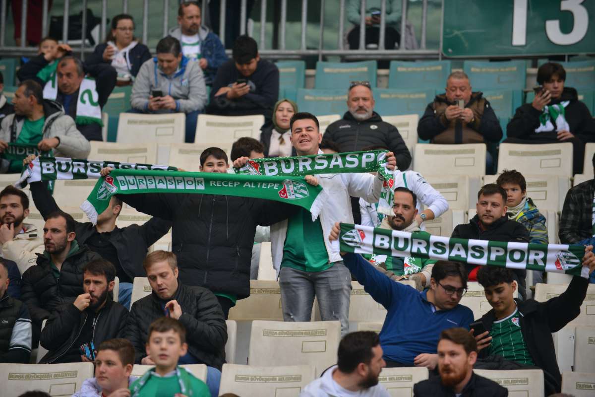 (FOTO GALERİ) BURSASPOR-ERGENE VELİMEŞESPOR MAÇINDAN TARAFTAR FOTOĞRAFLARI