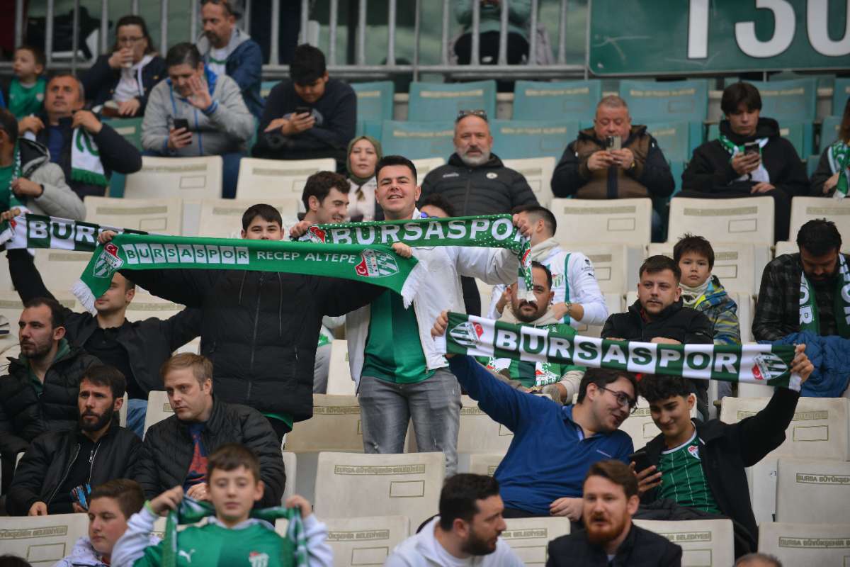 (FOTO GALERİ) BURSASPOR-ERGENE VELİMEŞESPOR MAÇINDAN TARAFTAR FOTOĞRAFLARI