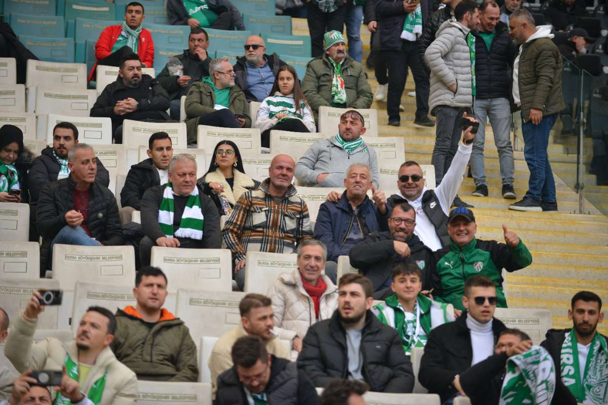 (FOTO GALERİ) BURSASPOR-ERGENE VELİMEŞESPOR MAÇINDAN TARAFTAR FOTOĞRAFLARI