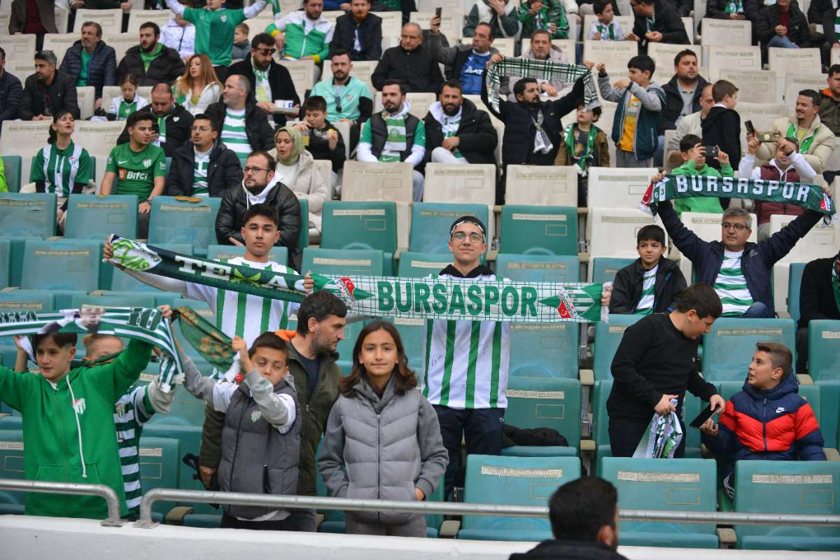 (FOTO GALERİ) BURSASPOR-ERGENE VELİMEŞESPOR MAÇINDAN TARAFTAR FOTOĞRAFLARI