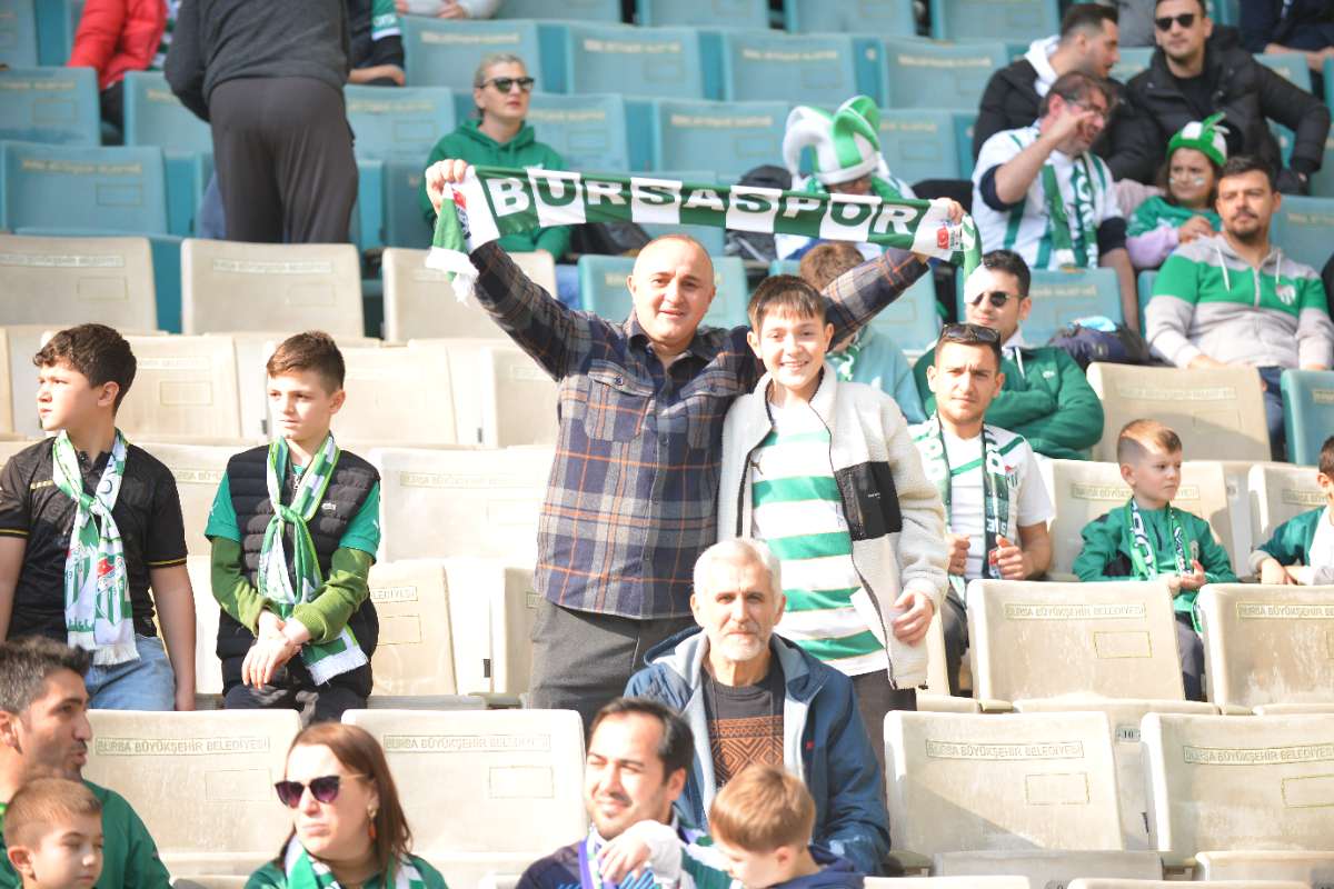 (FOTO GALERİ) BURSASPOR-ERGENE VELİMEŞESPOR MAÇINDAN TARAFTAR FOTOĞRAFLARI