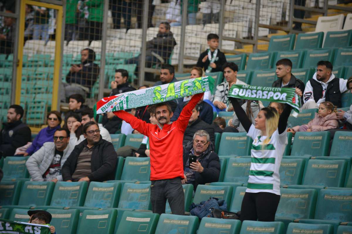 (FOTO GALERİ) BURSASPOR-ERGENE VELİMEŞESPOR MAÇINDAN TARAFTAR FOTOĞRAFLARI