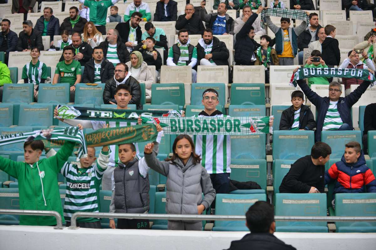 (FOTO GALERİ) BURSASPOR-ERGENE VELİMEŞESPOR MAÇINDAN TARAFTAR FOTOĞRAFLARI