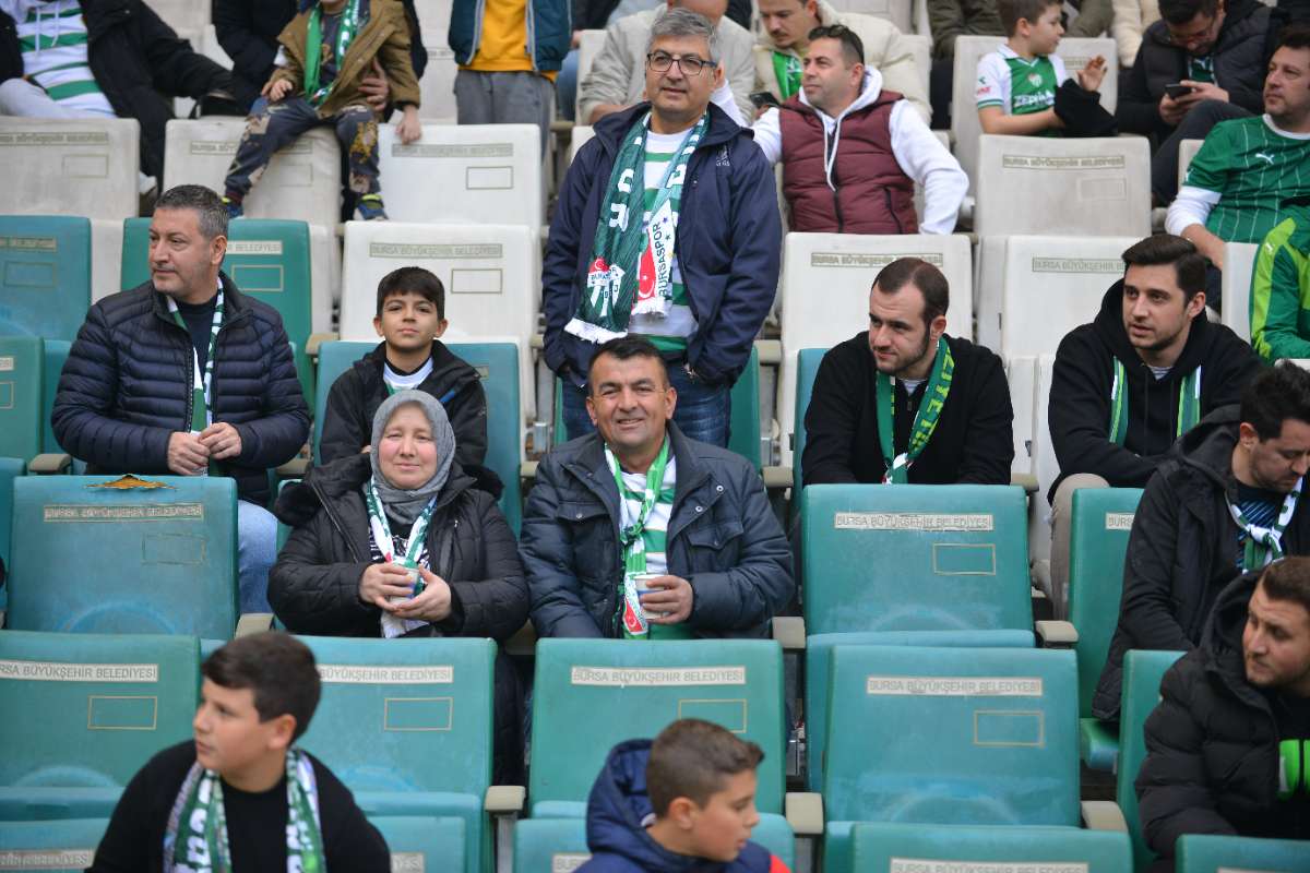 (FOTO GALERİ) BURSASPOR-ERGENE VELİMEŞESPOR MAÇINDAN TARAFTAR FOTOĞRAFLARI