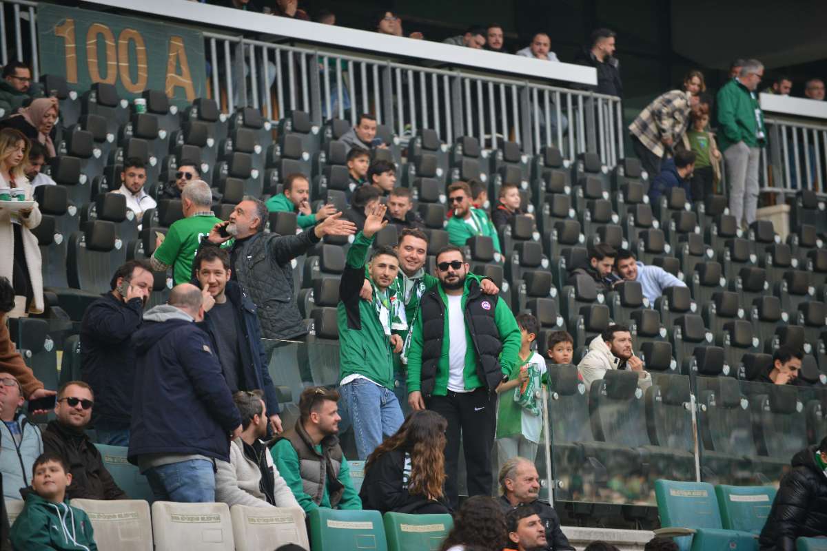 (FOTO GALERİ) BURSASPOR-ERGENE VELİMEŞESPOR MAÇINDAN TARAFTAR FOTOĞRAFLARI