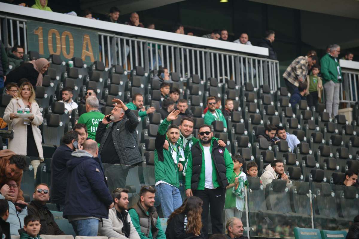 (FOTO GALERİ) BURSASPOR-ERGENE VELİMEŞESPOR MAÇINDAN TARAFTAR FOTOĞRAFLARI