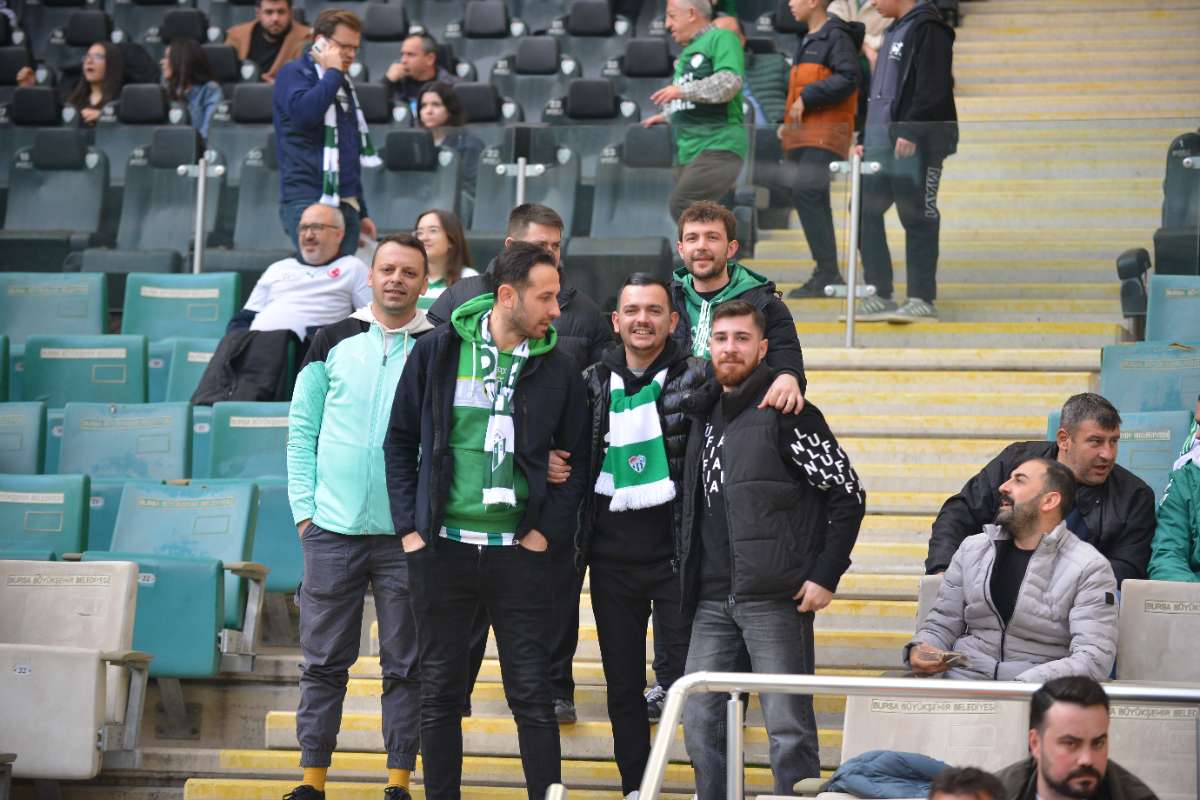 (FOTO GALERİ) BURSASPOR-ERGENE VELİMEŞESPOR MAÇINDAN TARAFTAR FOTOĞRAFLARI