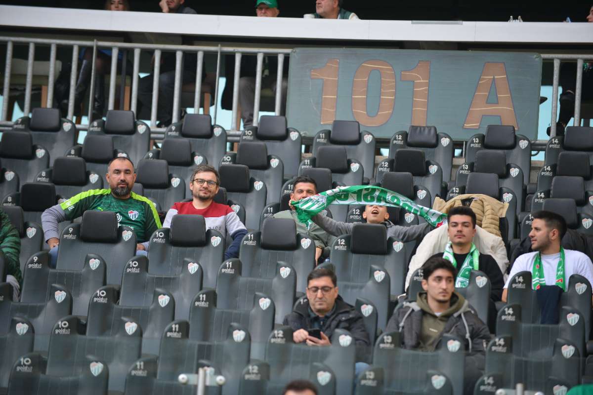 (FOTO GALERİ) BURSASPOR-ERGENE VELİMEŞESPOR MAÇINDAN TARAFTAR FOTOĞRAFLARI