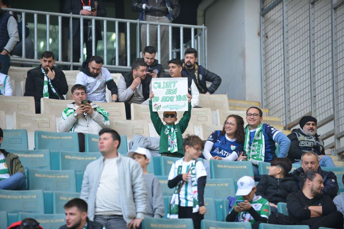 (FOTO GALERİ) BURSASPOR-ERGENE VELİMEŞESPOR MAÇINDAN TARAFTAR FOTOĞRAFLARI