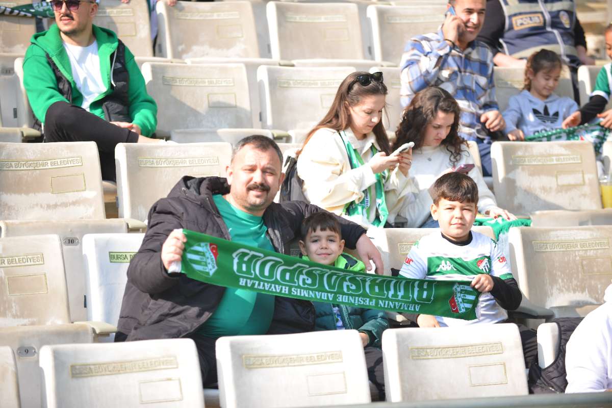 (FOTO GALERİ) BURSASPOR-ERGENE VELİMEŞESPOR MAÇINDAN TARAFTAR FOTOĞRAFLARI