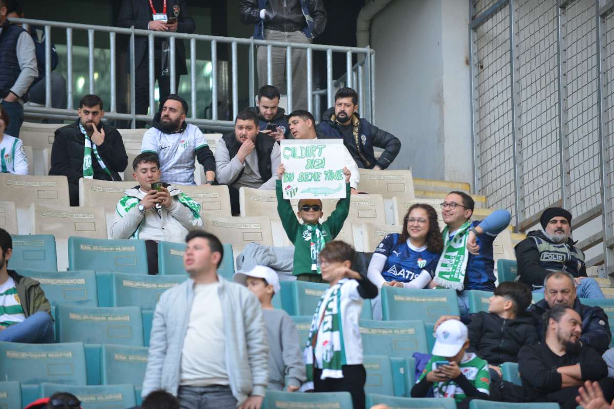 (FOTO GALERİ) BURSASPOR-ERGENE VELİMEŞESPOR MAÇINDAN TARAFTAR FOTOĞRAFLARI