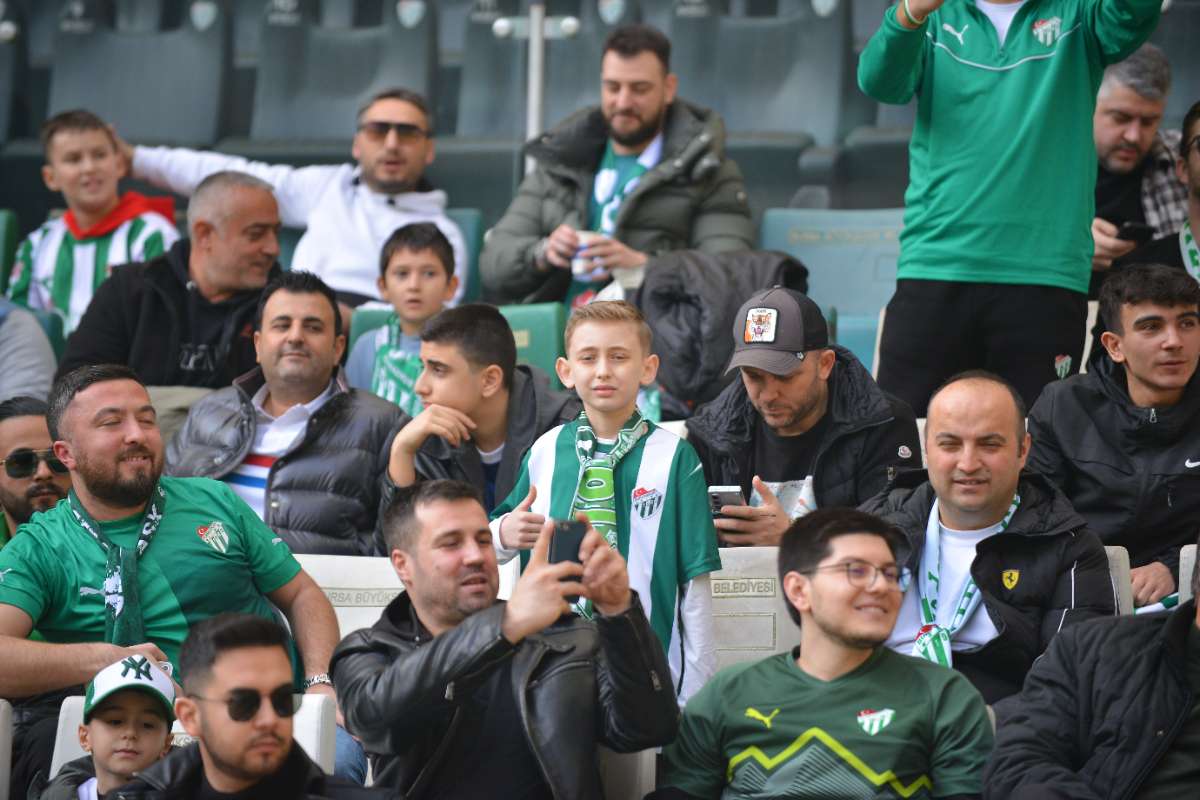 (FOTO GALERİ) BURSASPOR-ERGENE VELİMEŞESPOR MAÇINDAN TARAFTAR FOTOĞRAFLARI