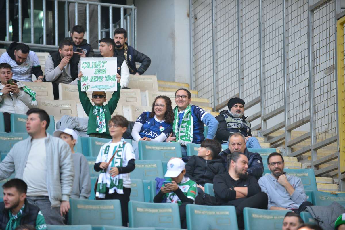 (FOTO GALERİ) BURSASPOR-ERGENE VELİMEŞESPOR MAÇINDAN TARAFTAR FOTOĞRAFLARI