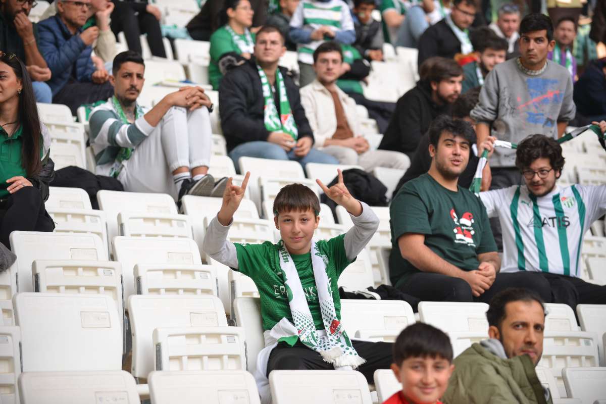 (FOTO GALERİ) BURSASPOR-ERGENE VELİMEŞESPOR MAÇINDAN TARAFTAR FOTOĞRAFLARI-2