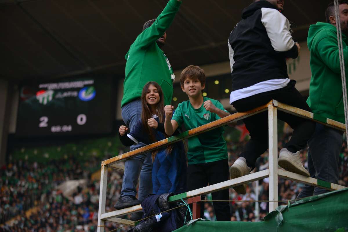 (FOTO GALERİ) BURSASPOR-ERGENE VELİMEŞESPOR MAÇINDAN TARAFTAR FOTOĞRAFLARI-2