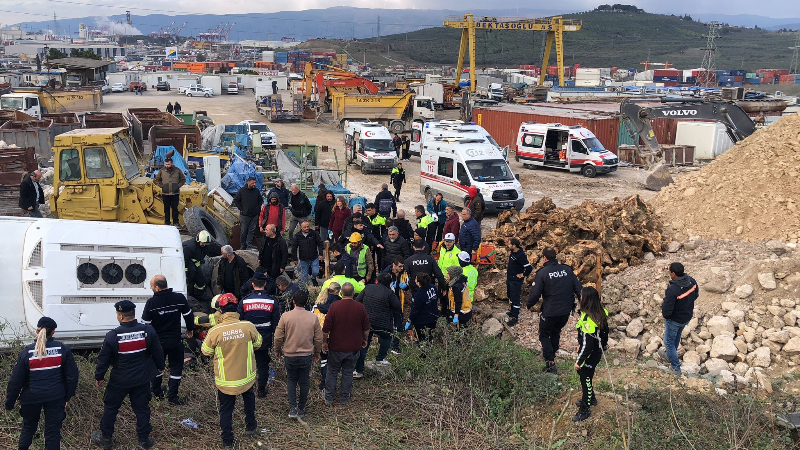 Bursa'da servis otobüsü kaza yaptı: 15 yaralı