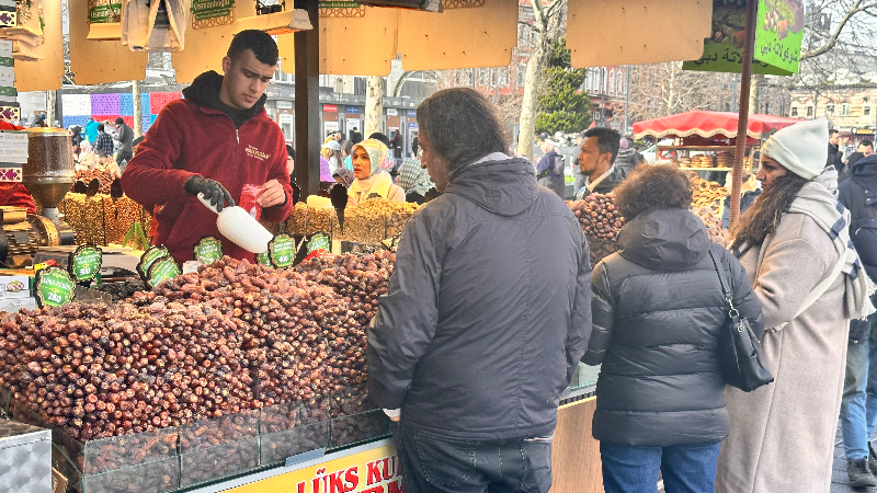 Ramazan öncesi hurma çeşitleri tezgahlarda yerini aldı