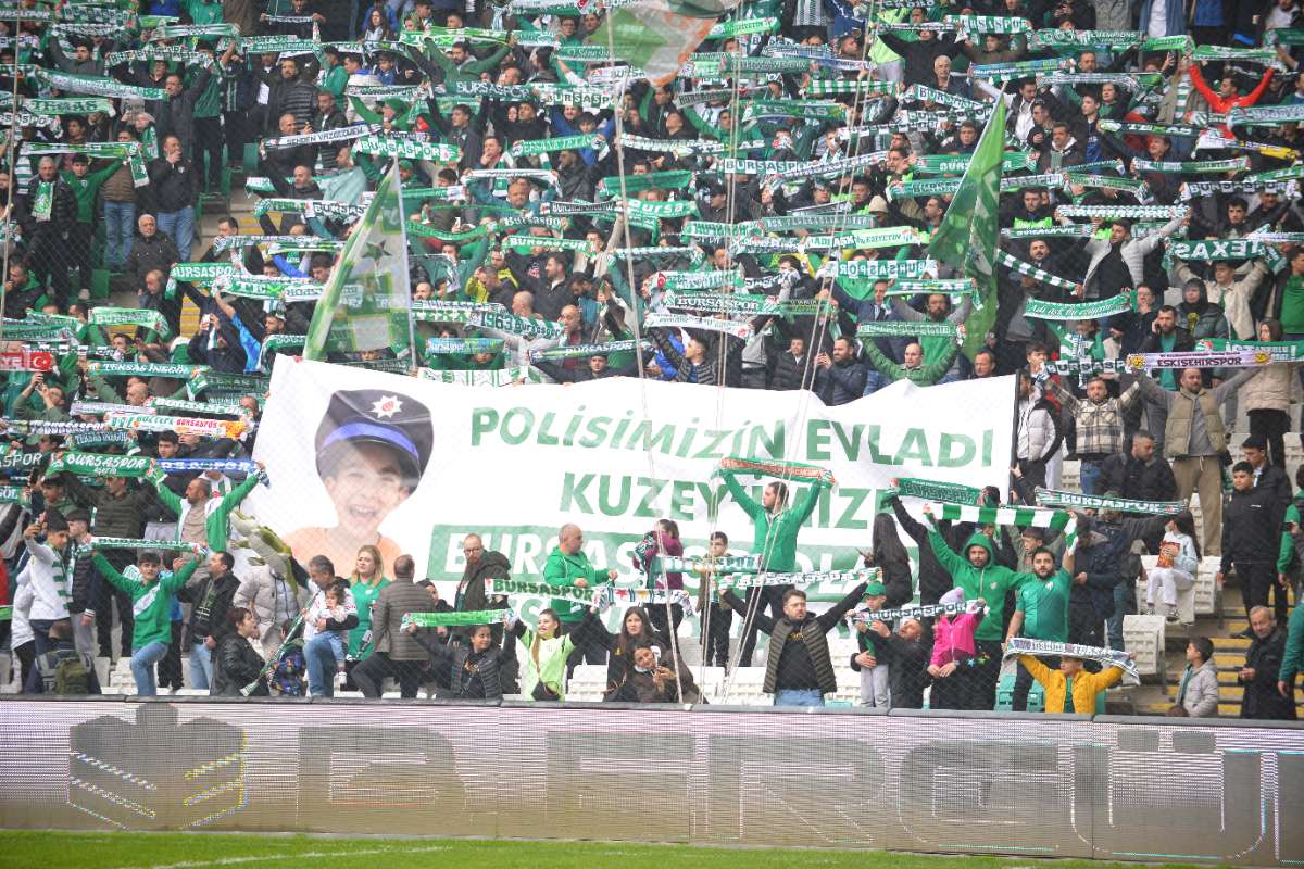 (FOTO GALERİ) Bursaspor-Anadolu Üniversitesi Taraftar Fotoğrafları