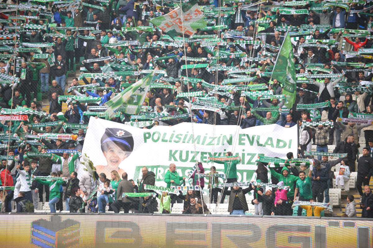 (FOTO GALERİ) Bursaspor-Anadolu Üniversitesi Taraftar Fotoğrafları