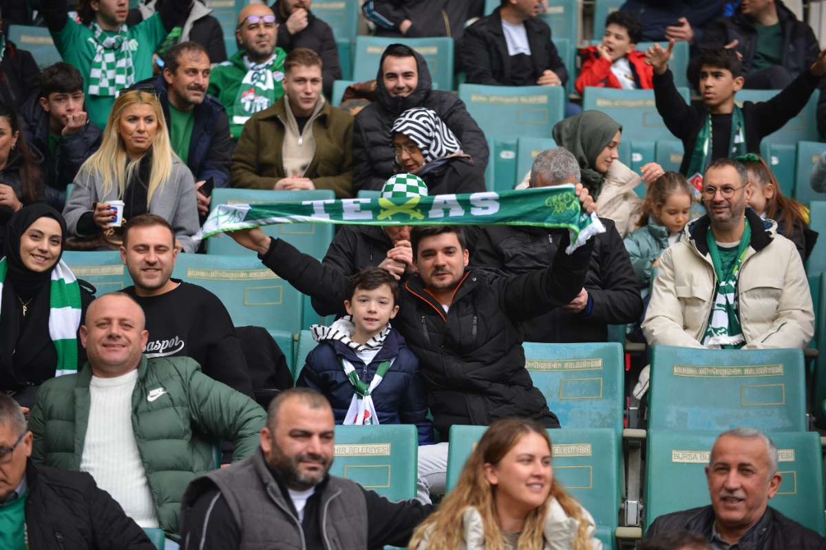 (FOTO GALERİ) Bursaspor-Anadolu Üniversitesi Taraftar Fotoğrafları