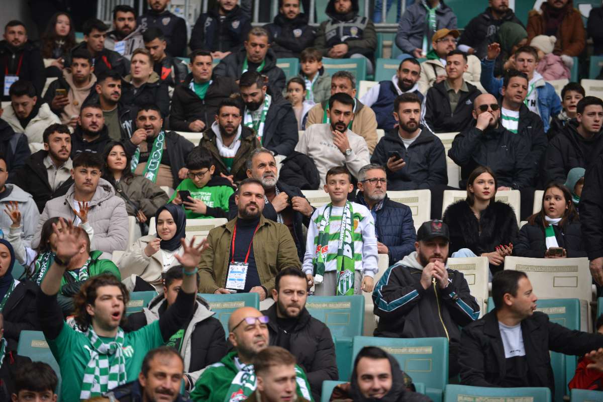 (FOTO GALERİ) Bursaspor-Anadolu Üniversitesi Taraftar Fotoğrafları