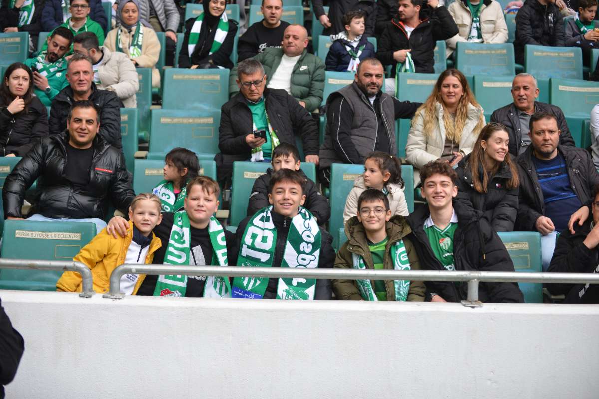 (FOTO GALERİ) Bursaspor-Anadolu Üniversitesi Taraftar Fotoğrafları