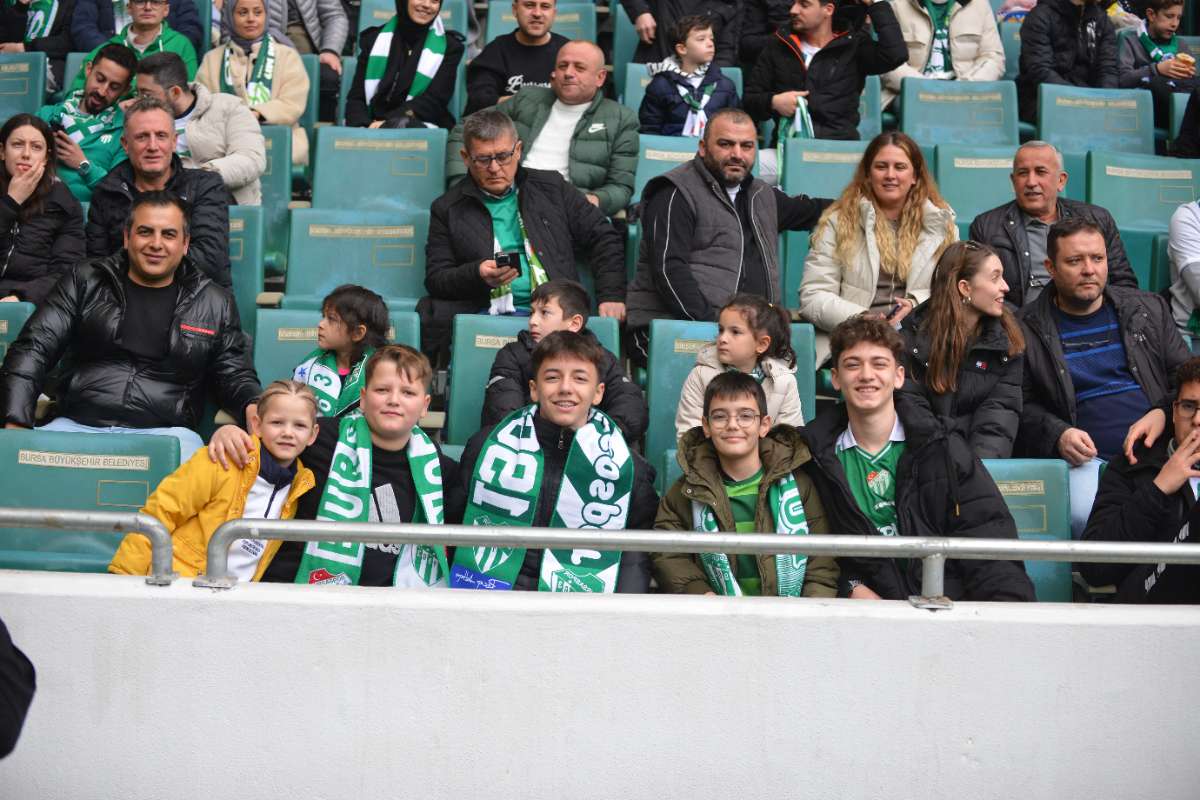 (FOTO GALERİ) Bursaspor-Anadolu Üniversitesi Taraftar Fotoğrafları