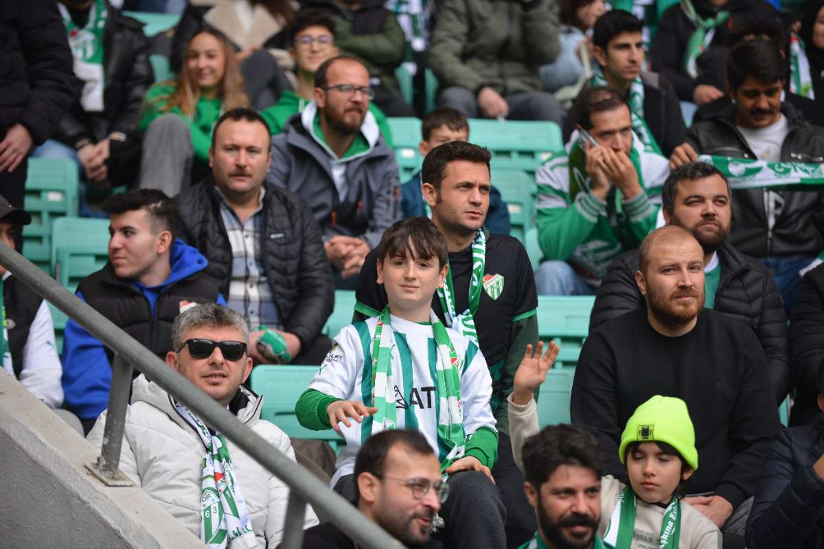 (FOTO GALERİ) Bursaspor-Anadolu Üniversitesi Taraftar Fotoğrafları