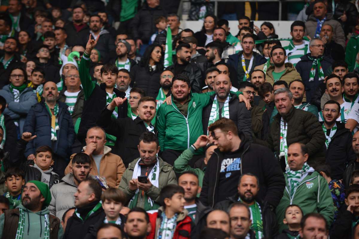 (FOTO GALERİ) Bursaspor-Anadolu Üniversitesi Taraftar Fotoğrafları