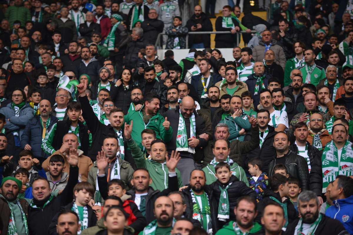 (FOTO GALERİ) Bursaspor-Anadolu Üniversitesi Taraftar Fotoğrafları