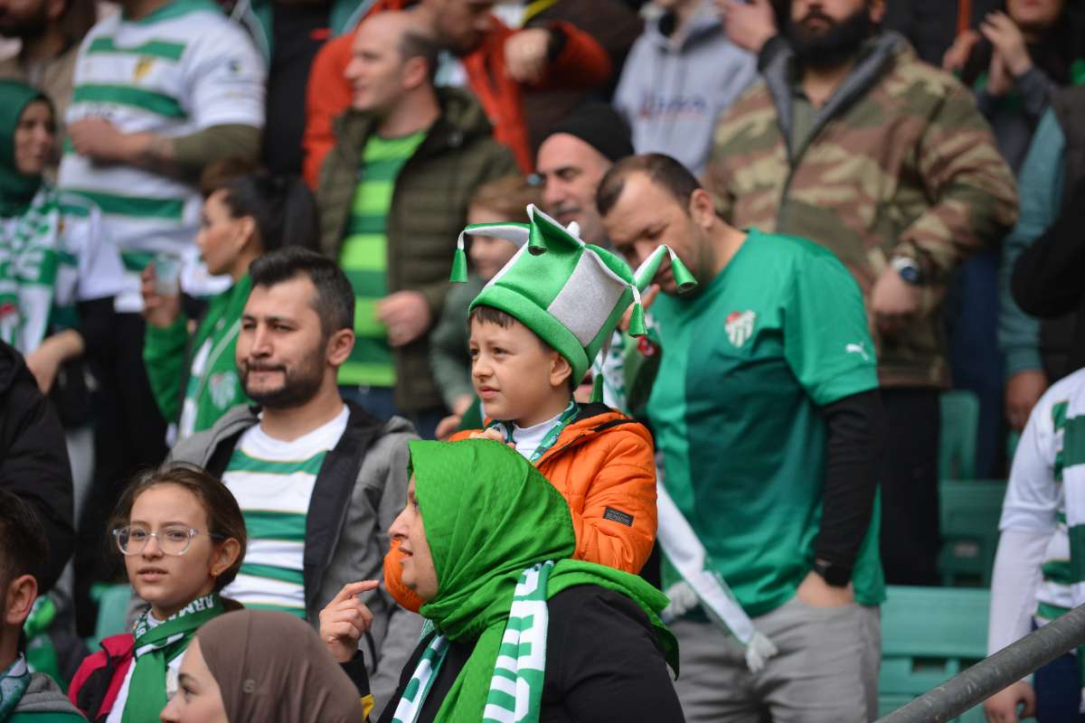 (FOTO GALERİ) Bursaspor-Anadolu Üniversitesi Taraftar Fotoğrafları