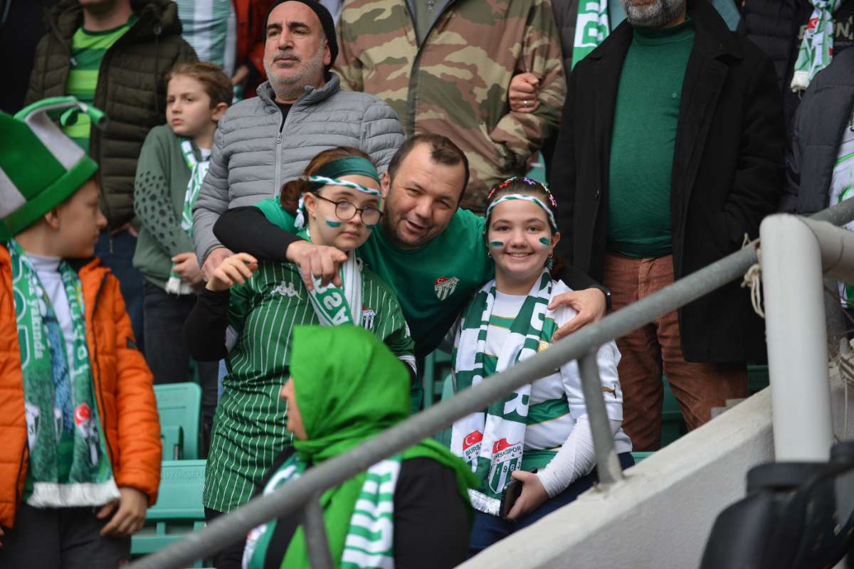 (FOTO GALERİ) Bursaspor-Anadolu Üniversitesi Taraftar Fotoğrafları