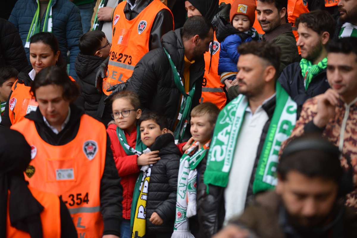 (FOTO GALERİ) Bursaspor-Anadolu Üniversitesi Taraftar Fotoğrafları