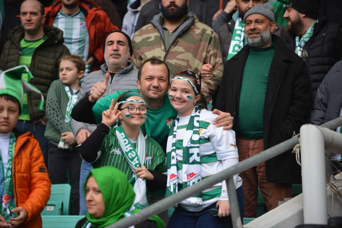 (FOTO GALERİ) Bursaspor-Anadolu Üniversitesi Taraftar Fotoğrafları