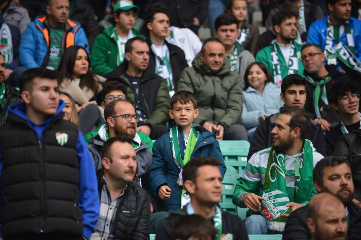 (FOTO GALERİ) Bursaspor-Anadolu Üniversitesi Taraftar Fotoğrafları