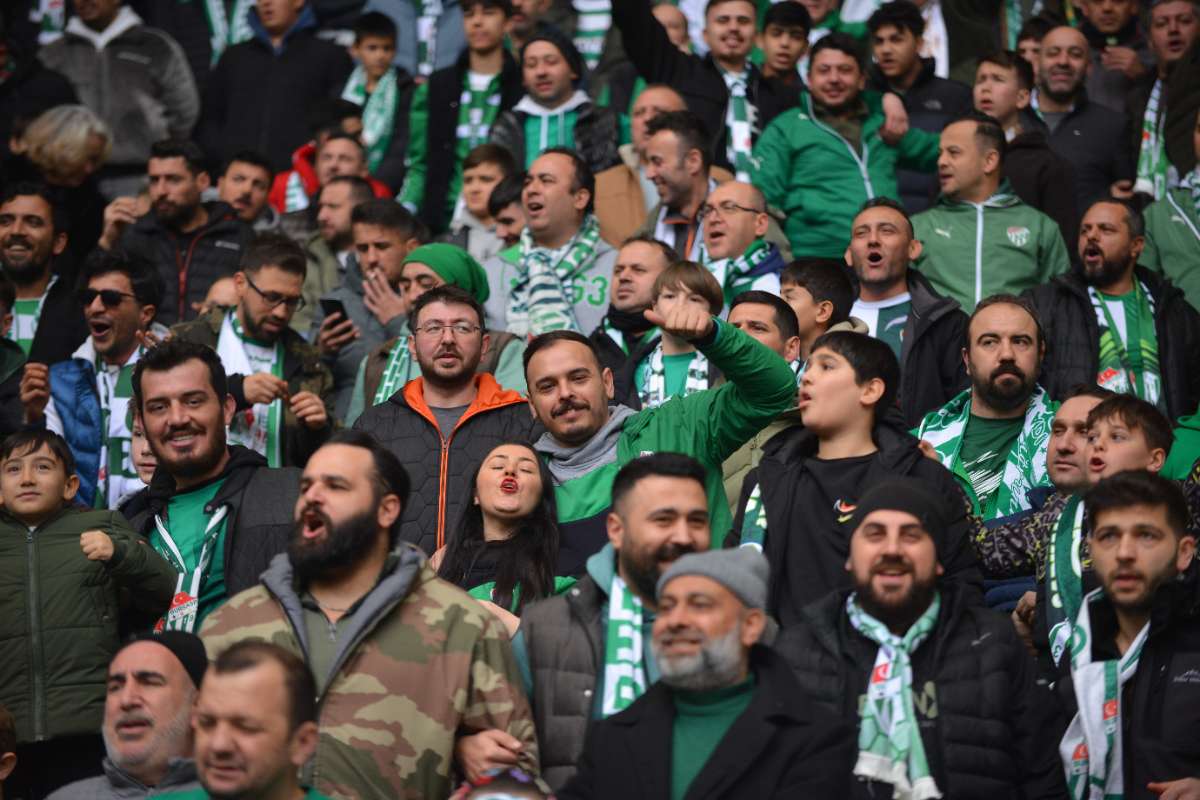 (FOTO GALERİ) Bursaspor-Anadolu Üniversitesi Taraftar Fotoğrafları