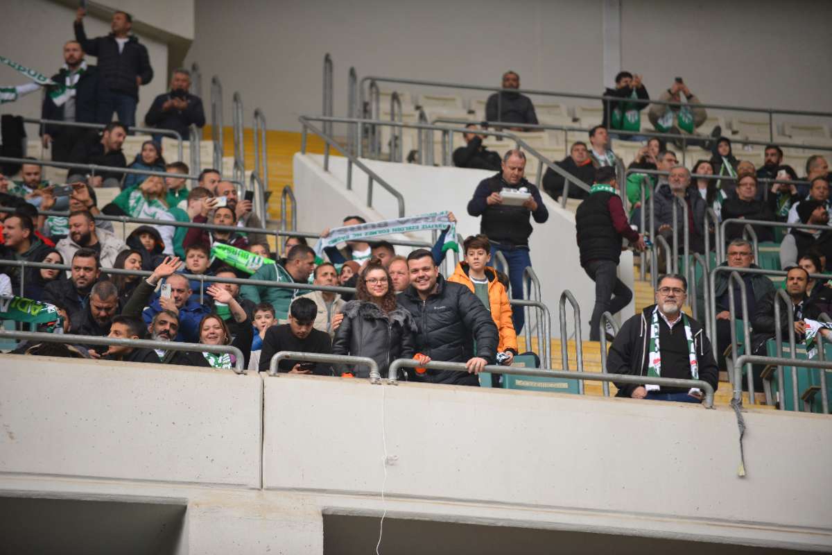 (FOTO GALERİ) Bursaspor-Anadolu Üniversitesi Taraftar Fotoğrafları