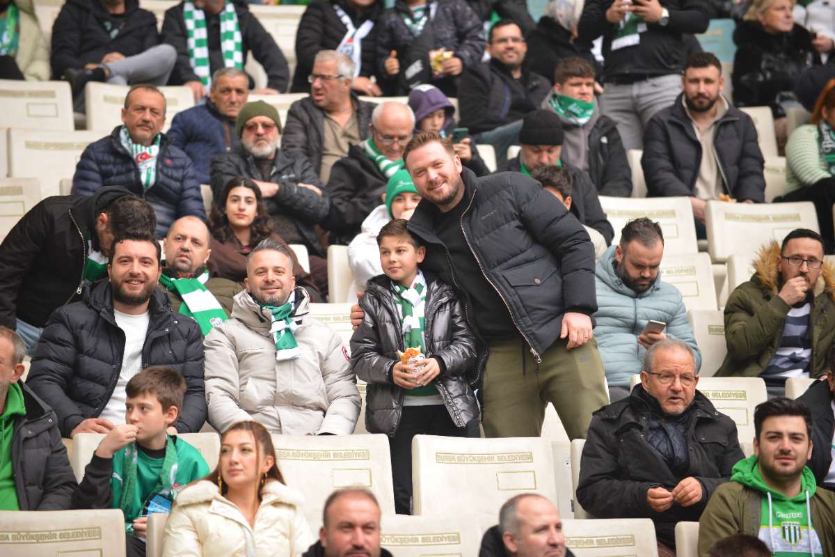 (FOTO GALERİ) Bursaspor-Anadolu Üniversitesi Taraftar Fotoğrafları