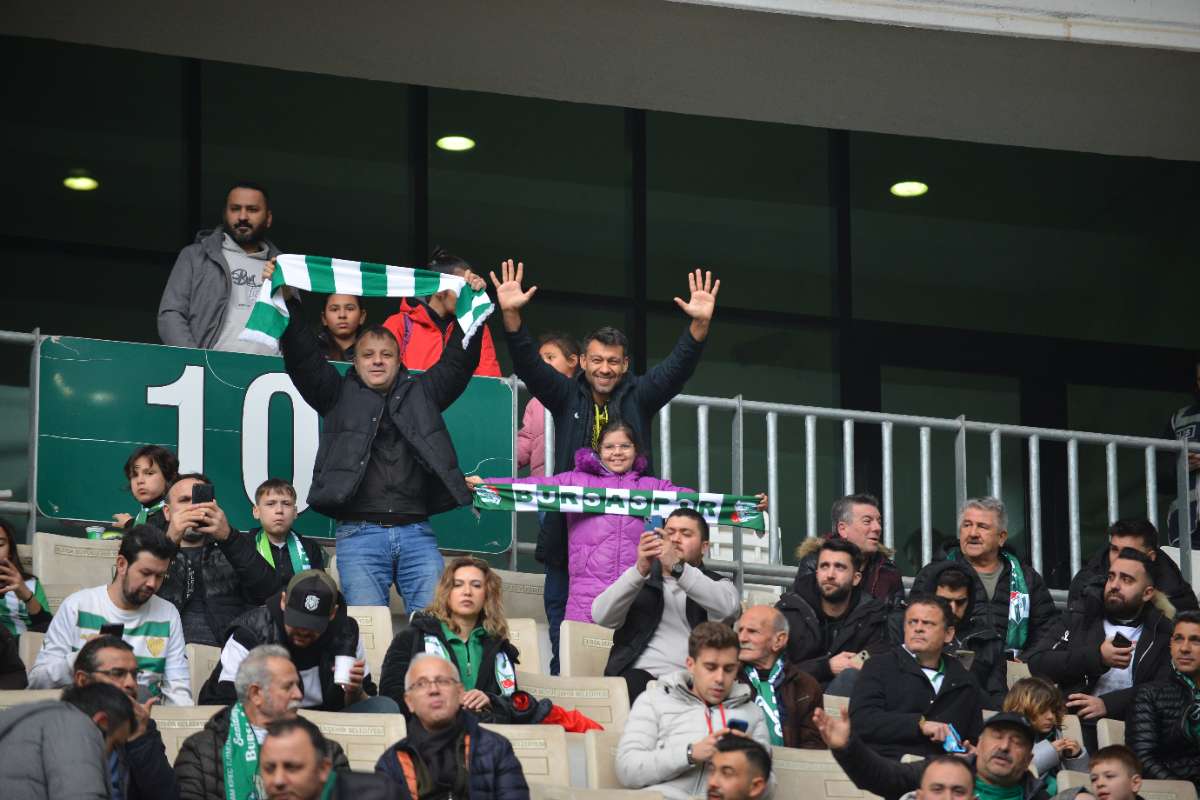 (FOTO GALERİ) Bursaspor-Anadolu Üniversitesi Taraftar Fotoğrafları