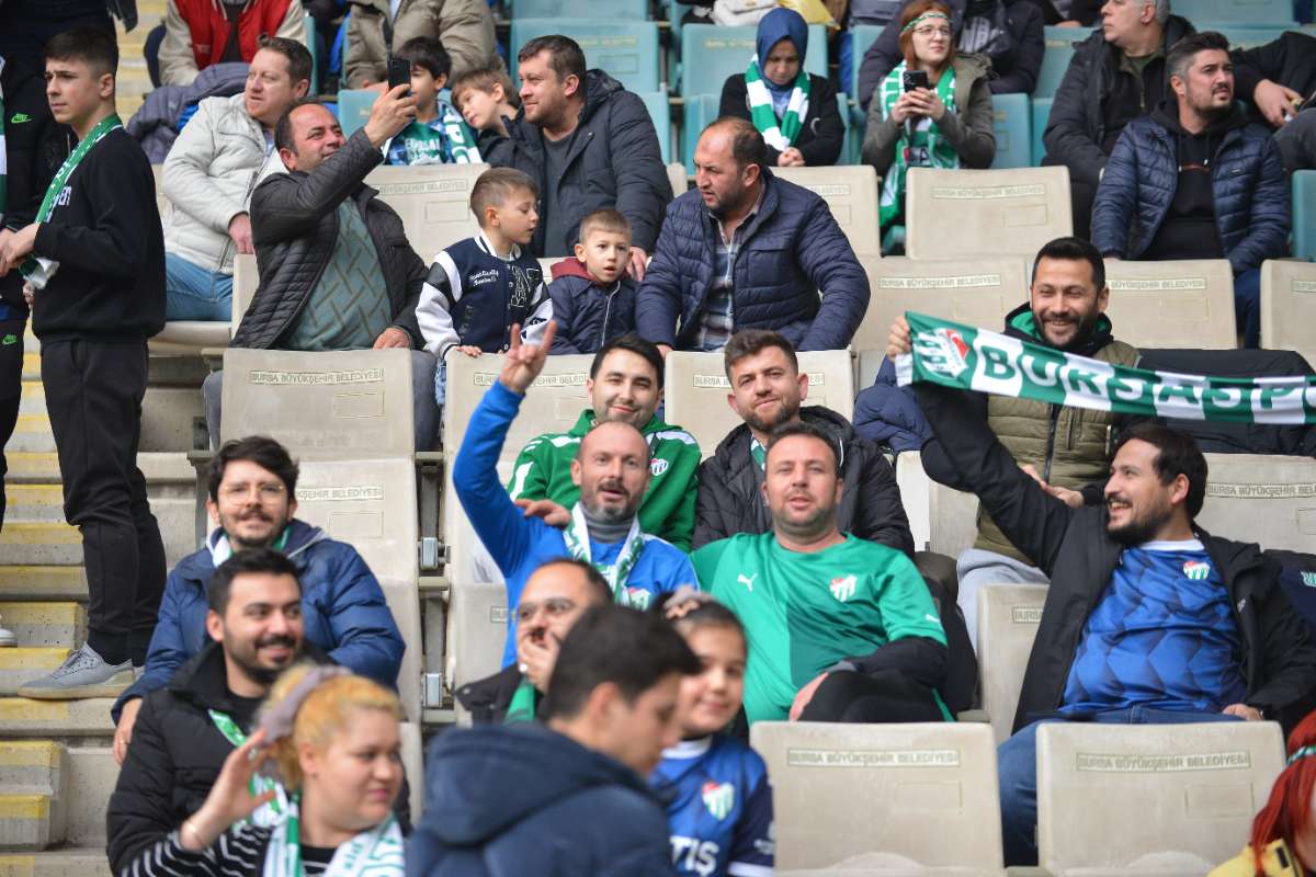 (FOTO GALERİ) Bursaspor-Anadolu Üniversitesi Taraftar Fotoğrafları