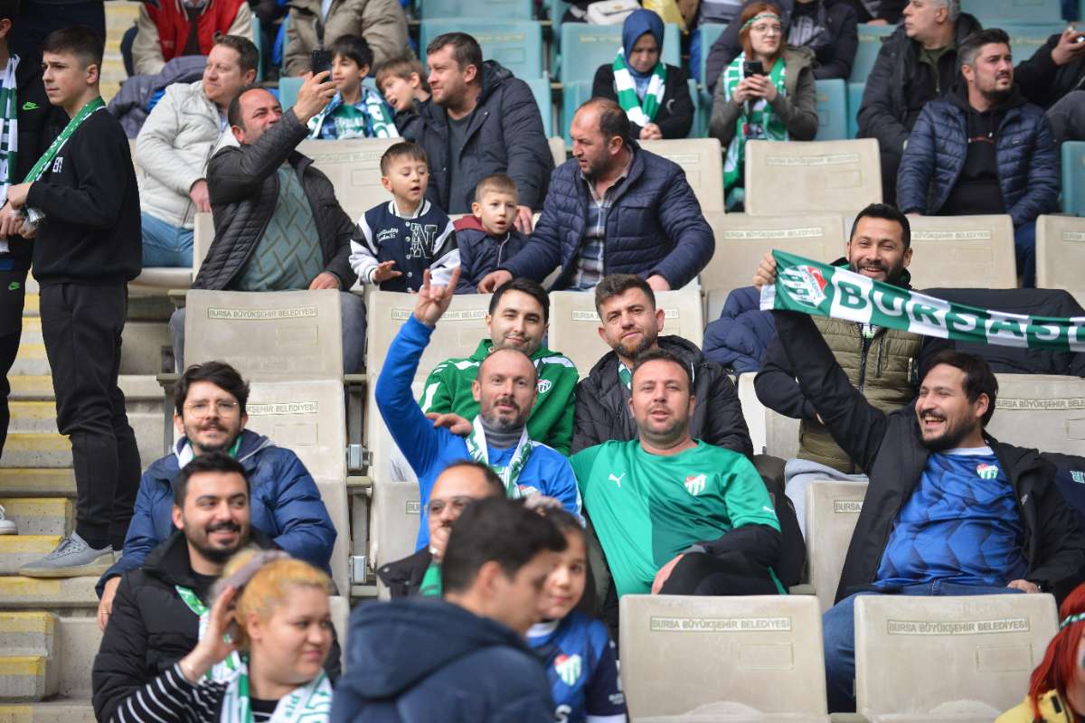 (FOTO GALERİ) Bursaspor-Anadolu Üniversitesi Taraftar Fotoğrafları