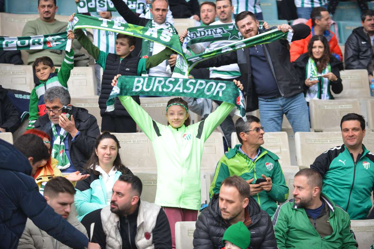 (FOTO GALERİ) Bursaspor-Anadolu Üniversitesi Taraftar Fotoğrafları