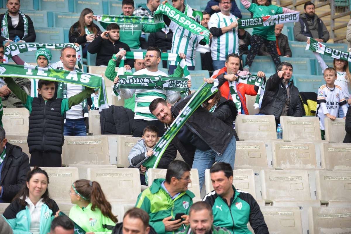 (FOTO GALERİ) Bursaspor-Anadolu Üniversitesi Taraftar Fotoğrafları