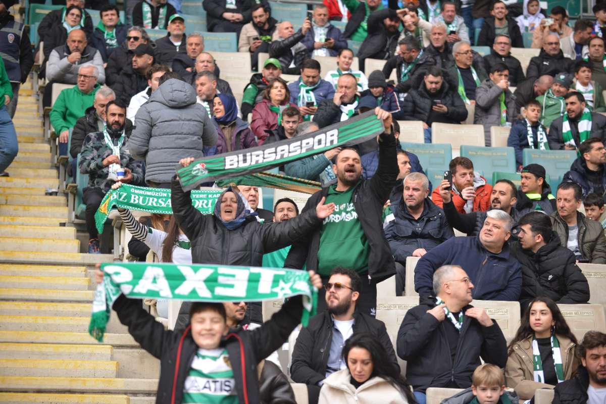 (FOTO GALERİ) Bursaspor-Anadolu Üniversitesi Taraftar Fotoğrafları